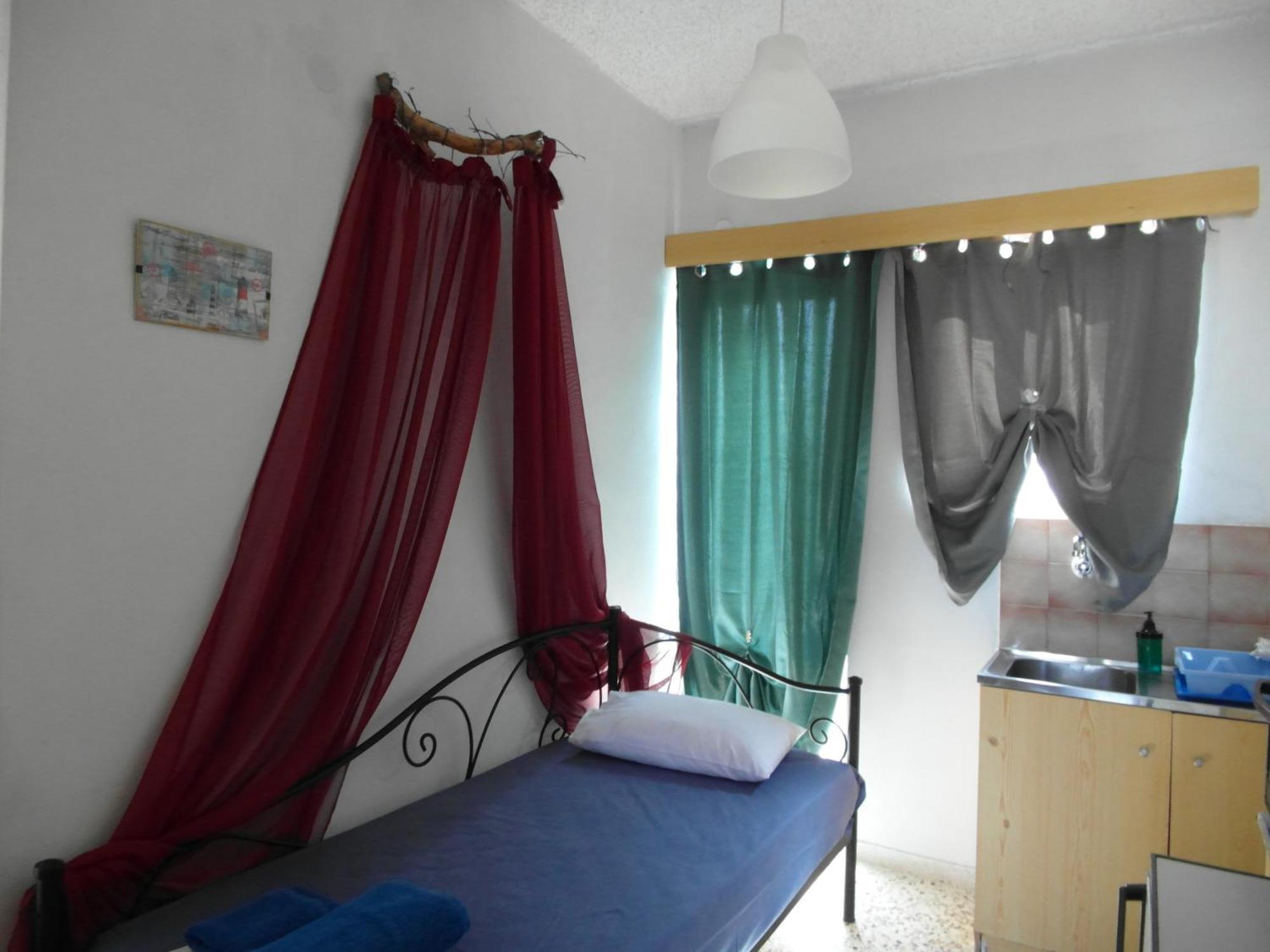 Eri Studios Agia Marina  Стая снимка
