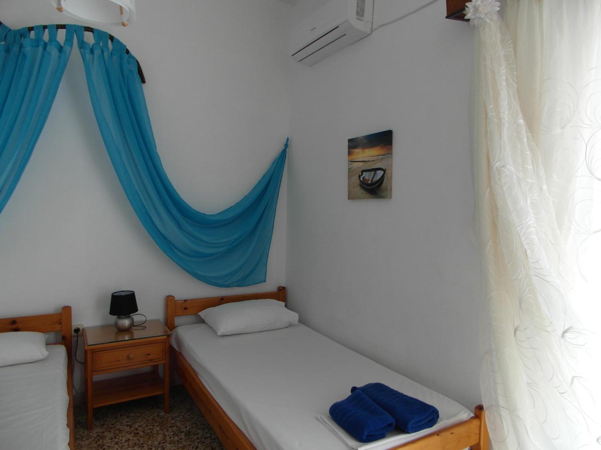 Eri Studios Agia Marina  Стая снимка